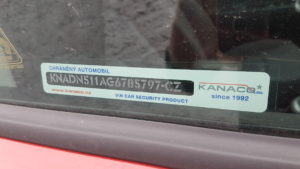 zabezpečení vozu . pískování skel na Kia Rio